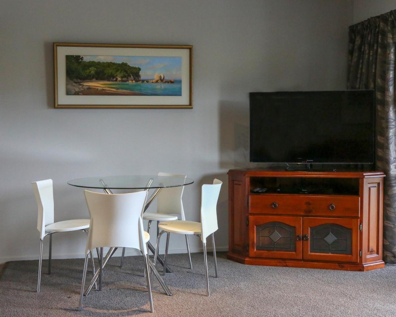 Two Tuis Accomodation Кайтеритери Екстериор снимка